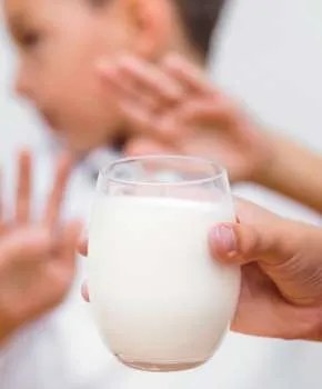 Bebilon pepti RICE PRO w alergii na białka mleka krowiego: kiedy jest odpowiednim rozwiązaniem dla małego alergika? (fot. istockphoto.com)