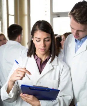 W latach 2012-2018 do szkół kształcących techników farmaceutycznych przyjęto łącznie 38 181 kandydatów (fot. Shutterstock)